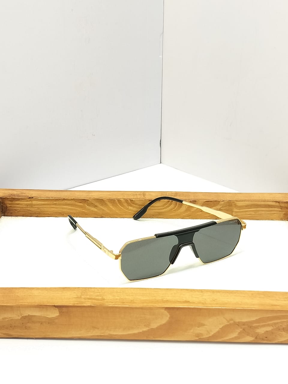 Flat Top Shield Aviator Sunglasses - Gold Wire Brow Bar Sport Shades
