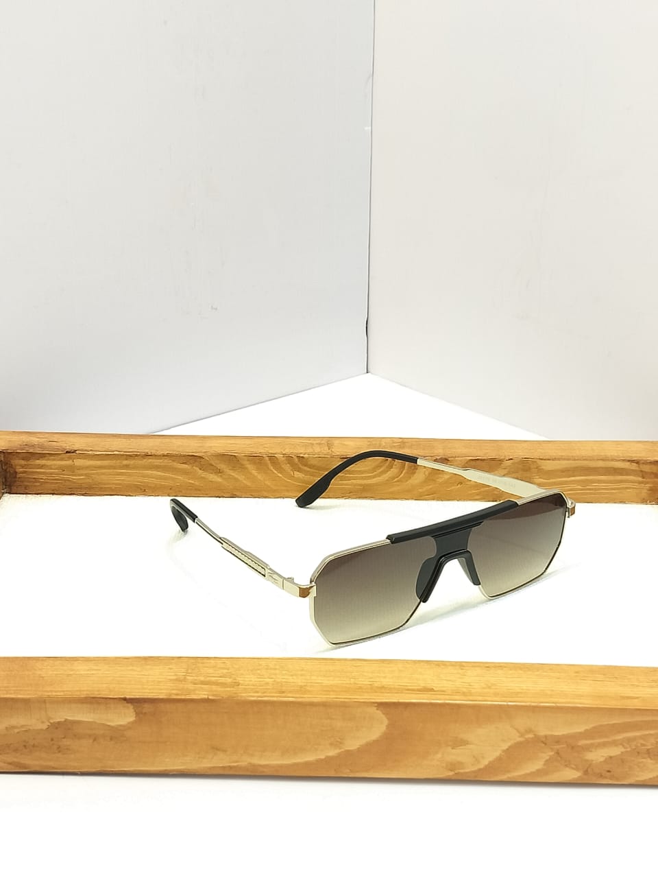 Flat Top Shield Aviator Sunglasses - Gold Wire Brow Bar Sport Shades