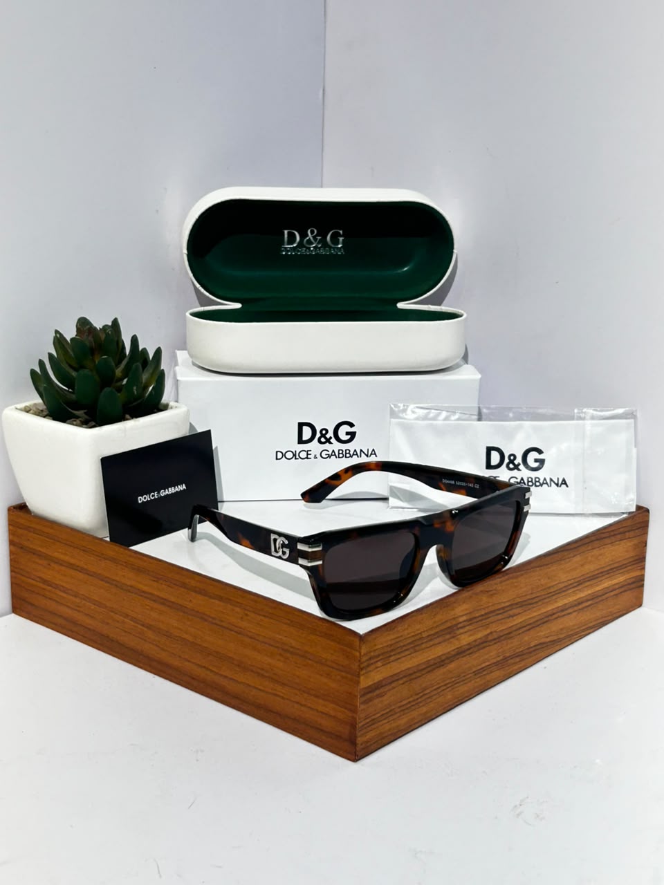 Flat Top Tortoiseshell Wayfarer Sunglasses - Silver Accent Square Shades